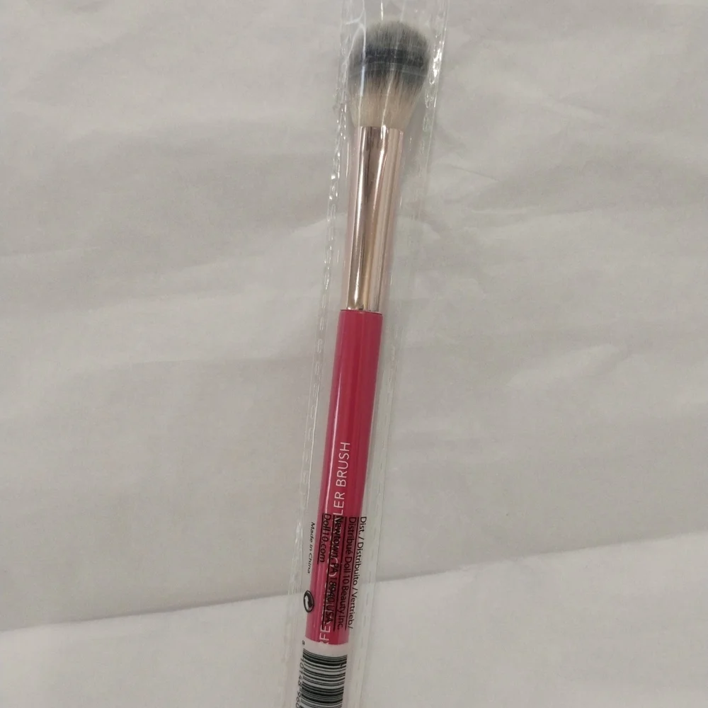 Doll Skin Genius Perfecting Concealer Brush Ltd Edition- Full Size- NWT